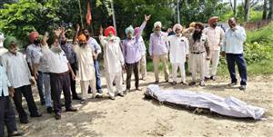 ਮੁਲਾਜ਼ਮਾਂ ਨੂੰ ਡਰਾਉਣ ਖ਼ਿਲਾਫ਼ ਮੁੱਖ ਮੰਤਰੀ ਦਾ ਪੁਤਲਾ ਸਾਡ਼ਿਆ