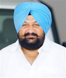 ਜੰਡਿਆਲਾ ਚੌਕ ਦੇ ਆਰਜ਼ੀ ਅੱਡੇ ’ਤੇ ਜਾਨ ਜੋਖਮ ’ਚ ਪਾ ਕੇ ਬੱਸਾਂ ’ਚ ਚੜ੍ਹਦੇ ਨੇ ਯਾਤਰੀ