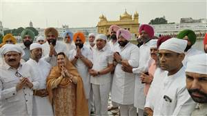 ਬੱਸ ’ਚ ਸਵਾਰ ਹੋ ਕੇ ਧਾਰਮਿਕ ਸਥਾਨਾਂ ’ਤੇ ਪਹੁੰਚੇ ਮਾਝੇ ਦੇ ਦਿੱਗਜ, ਹਲਕਿਆਂ ’ਚ ਹਾਲੇ ਵੀ ਵੰਡੀ ਹੋਈ ਹੈ ਕਾਂਗਰਸ