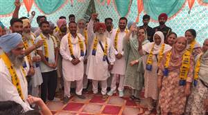 ਮਲਕਾਣਾ ਵਿਖੇ ਲੋਕ ਮਿਲਣੀ ਦੌਰਾਨ 20 ਦੇ ਕਰੀਬ ਪਰਿਵਾਰ ‘ਆਪ’ ’ਚ ਸ਼ਾਮਲ
