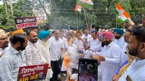 ਵੋਟਰ ਸੂਚੀਆਂ ’ਚ ਗੜਬੜੀਆਂ ਦੇ ਮਾਮਲੇ ਨੂੰ ਲੈ ਕੇ ਕਾਂਗਰਸ ਦਾ ਪ੍ਰਦਰਸ਼ਨ
