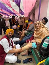 ਥੱਕੇ ਪੈਰਾਂ ਨੂੰ ਸੇਵਾ ਦਾ ਸਹਾਰਾ, ਹੇਮਕੁੰਟ ਸਾਹਿਬ ਦੇ ਰਾਹ ’ਚ ਸੰਗਤ ਬਣੀ ਮਸੀਹਾ