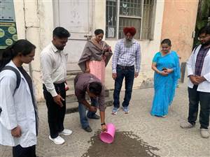 ਸਰਕਾਰੀ ਤੇ ਪ੍ਰਾਈਵੇਟ ਦਫਤਰਾਂ ਵਿਖੇ ਕੀਤਾ ਡੇਂਗੂ ਬਾਰੇ ਜਾਗਰੂਕ
