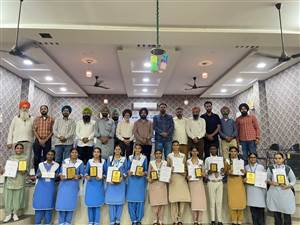 ਸਾਹਿਤਕ ਮੁਕਾਬਲਿਆਂ 'ਚ ਵਿਦਿਆਰਥੀਆਂ ਨੇ ਦਿਖਾਈ ਪ੍ਰਤਿਭਾ