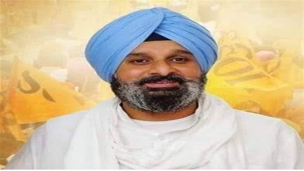 ਪੰਜਾਬ ਨੂੰ ਅੱਗ ਦੇ ਹਵਾਲੇ ਕਰਨ ਦੇ ਮਾਮਲੇ ਨੂੰ ਦਬਾਉਣ ਲਈ ਡੀ.ਏ ਦੇ ਮਾਮਲੇ ਨੂੰ ‘ਡਰੱਗ ਕੇਸ’ ਦ ਨਾਂ ’ਦੇਕੇ ਪੰਜਾਬੀਆਂ ਨੂੰ ਗੁੰਮਰਾਹ ਕਰ ਰਿਹਾ ਅਨਪੜ੍ਹ ਮੁੱਖ ਮੰਤਰੀ ਦਾ ਦਿੱਲੀ ਵਾਲਾ ਆਕਾ ਕੇਜਰੀਵਾਲ, ਮਜੀਠੀਆ ਨੇ ਚੁਣੌਤੀ ਦੇ ਕੇ ਘੇਰੀ ਝਾੜੂ ਸਰਕਾਰ