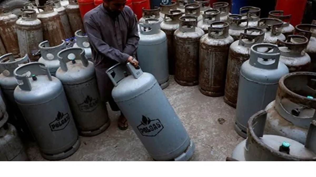 ਪਾਕਿਸਤਾਨ ਵਿੱਚ ਅਸਮਾਨ ਛੂਹ ਰਹੀਆਂ LPG ਦੀਆਂ ਕੀਮਤਾਂ, ਲੱਕੜਾਂ ਤੇ ਕੋਲੇ ’ਤੇ ਖਾਣਾ ਪਕਾਉਣ ਲਈ ਮਜਬੂਰ ਲੋਕ