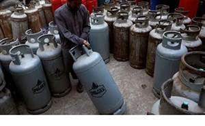 ਪਾਕਿਸਤਾਨ ਵਿੱਚ ਅਸਮਾਨ ਛੂਹ ਰਹੀਆਂ LPG ਦੀਆਂ ਕੀਮਤਾਂ, ਲੱਕੜਾਂ ਤੇ ਕੋਲੇ ’ਤੇ ਖਾਣਾ ਪਕਾਉਣ ਲਈ ਮਜਬੂਰ ਲੋਕ