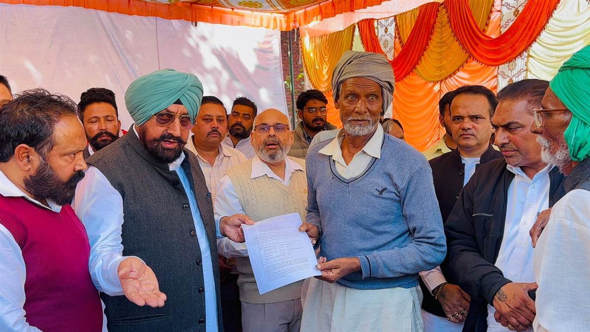 ਵਿਧਾਇਕ ਰੰਧਾਵਾ ਨੇ ਪ੍ਰਧਾਨ ਮੰਤਰੀ ਆਵਾਸ ਯੋਜਨਾ ਤਹਿਤ 442 ਲਾਭਪਾਤਰੀ ਪਰਿਵਾਰਾਂ ਨੂੰ ਮਨਜ਼ੂਰੀ ਪੱਤਰ ਵੰਡੇ