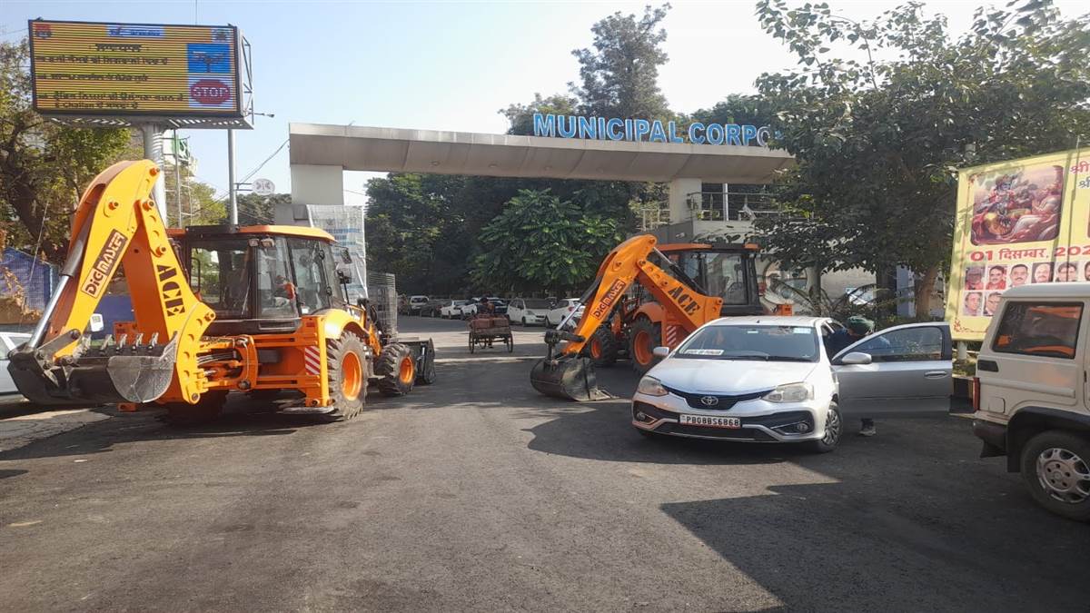 ਵੈਸਟ ਮੈਨੇਜਮੈਂਟ ਪ੍ਰੋਜੈਕਟ ਤੇ ਭਰਤੀ ਦੀ ਮੰਗ ਸਬੰਧੀ ਯੂਨੀਅਨਾਂ ਵੱਲੋਂ ਧਰਨਾ