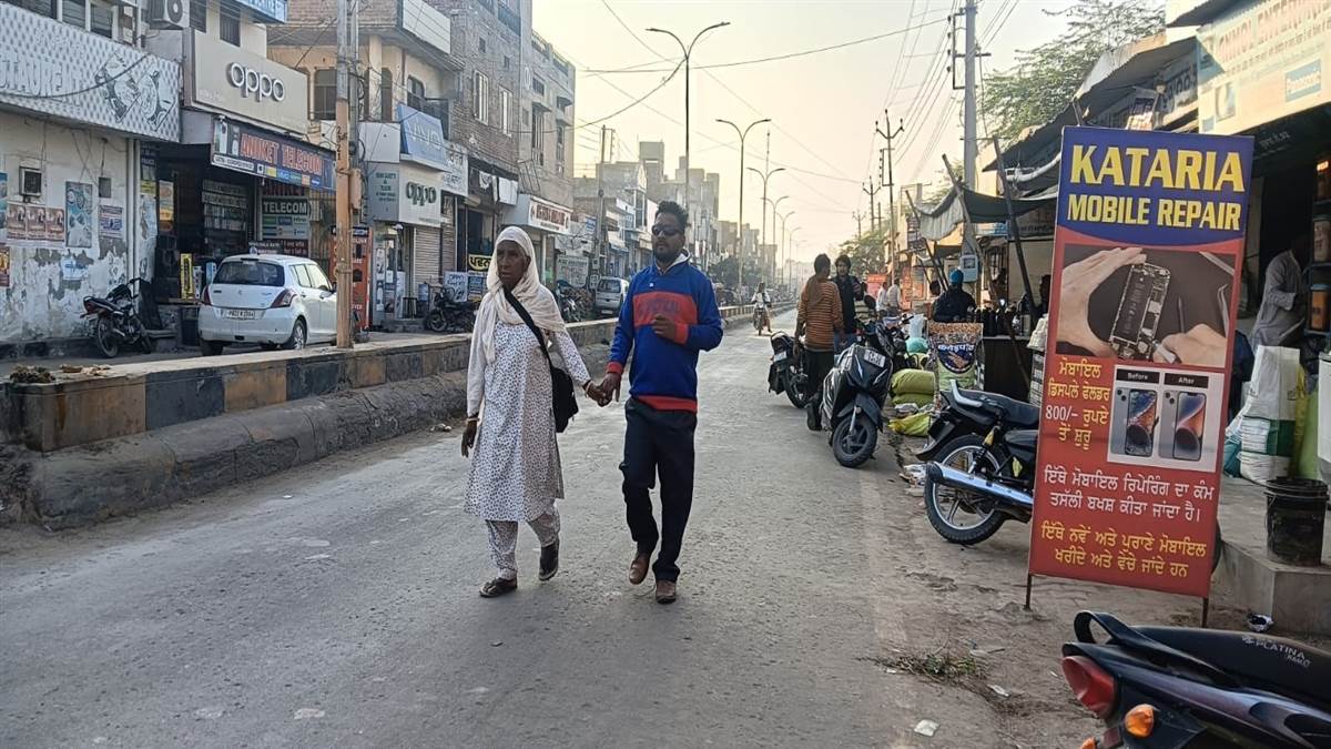 ਨਿੱਜੀਕਰਨ ਦੇ ਵਿਰੋਧ ’ਚ ਰੋਡਵੇਜ਼ ਦੇ ਮੁਲਾਜ਼ਮ ਪੈਟਰੋਲ ਦੀਆਂ ਬੋਤਲਾਂ ਲੈ ਕੇ ਬੱਸ ’ਤੇ ਚੜ੍ਹੇ