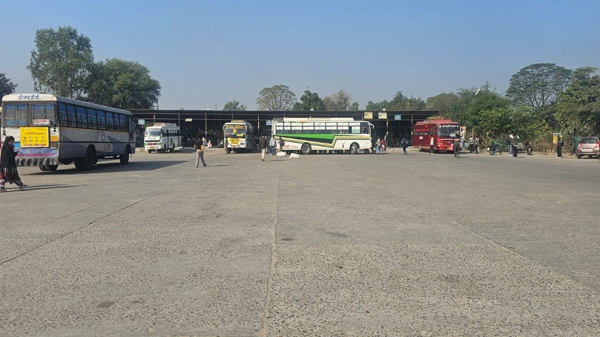ਪੰਜਾਬ ਰੋਡਵੇਜ਼ ਮੁਲਾਜ਼ਮਾਂ ਦੀ ਹੜਤਾਲ: ਫਿਰੋਜ਼ਪੁਰ ਡਿਪੂ ਬੰਦ, ਕੈਂਟ ਅੱਡੇ ਤੋਂ ਚੱਲੀਆਂ ਬੱਸਾਂ