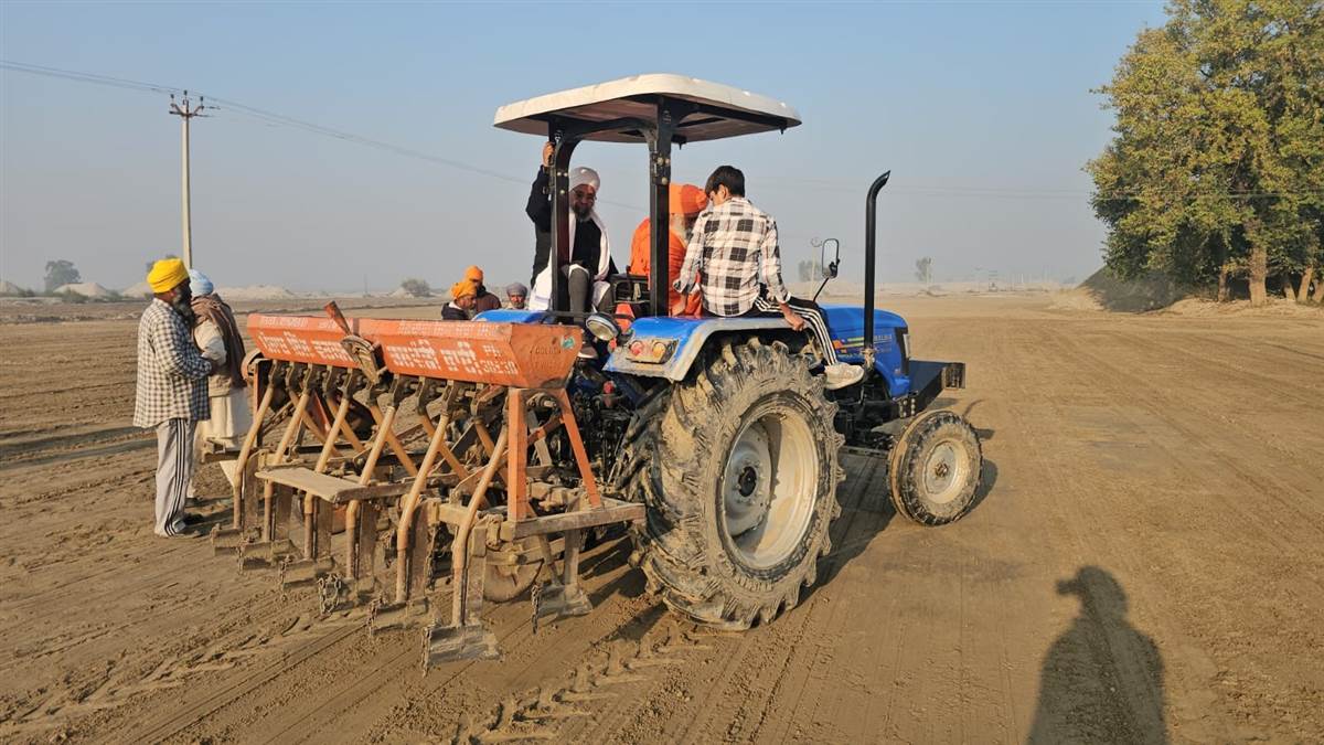 ਛੋਟੇ ਕਿਸਾਨਾਂ ਦੀਆਂ ਉਮੀਦਾਂ ਨੂੰ ਜਿਊਂਦਾ ਰੱਖ ਰਹੇ ਨੇ ਸੰਤ ਸੀਚੇਵਾਲ