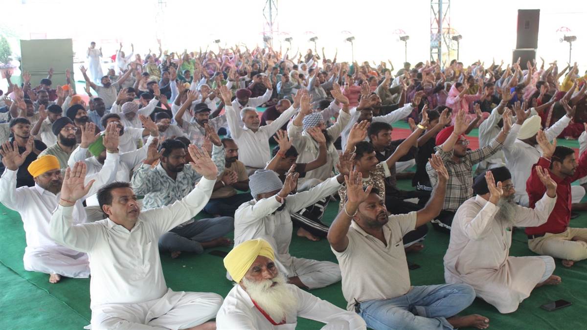 ਦਿਵਯ ਜਯੋਤੀ ਜਾਗ੍ਰਿਤੀ ਸੰਸਥਾਨ ’ਚ ਸਤਿਸੰਗ ਸਮਾਗਮ ਕਰਵਾਇਆ