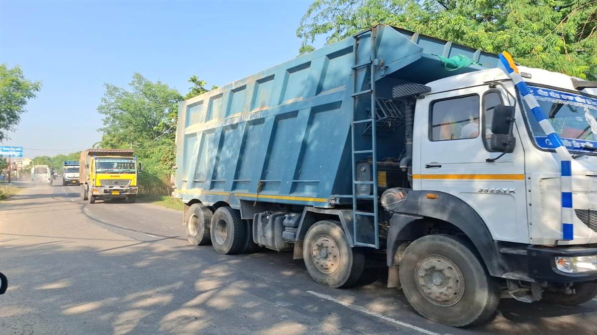 ਟਿੱਪਰਾਂ ਦੀ ਆਵਾਜਾਈ ’ਤੇ ਰੋਕ ਲਈ ਡੀਸੀ ਨੂੰ ਸੌਂਪਿਆ ਮੰਗ ਪੱਤਰ