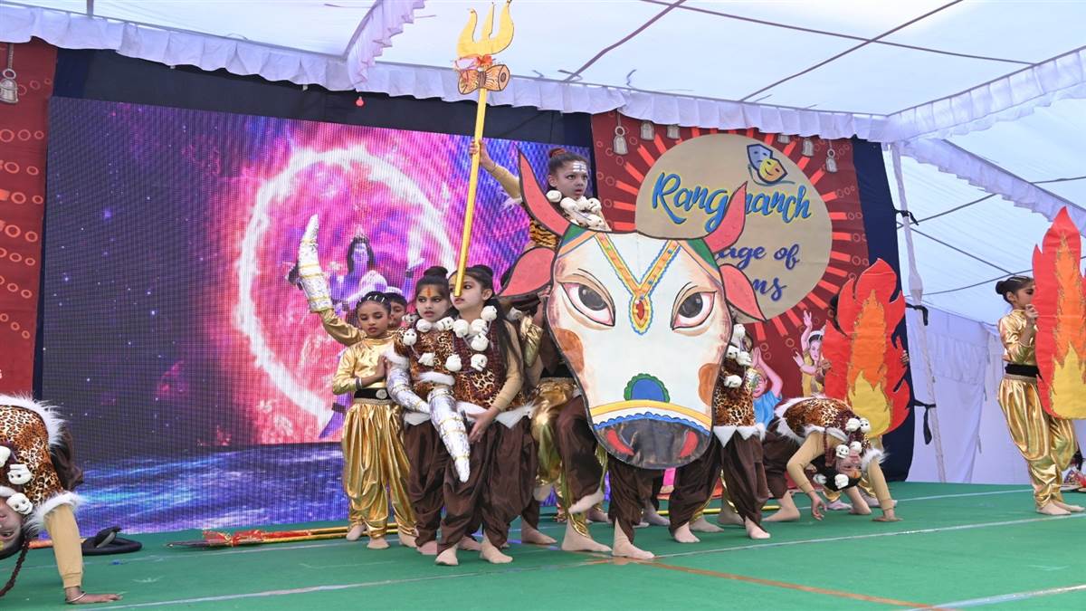 ਸੁਆਮੀ ਸੰਤ ਦਾਸ ਪਬਲਿਕ ਸਕੂਲ ’ਚ ਸਮਾਗਮ ਕਰਵਾਇਆ