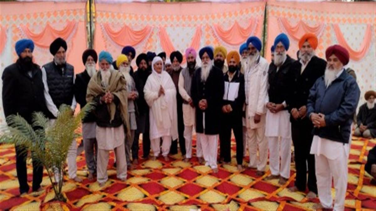 A religious ceremony dedicated to the birth anniversary of Shri Guru Gobind Singh Ji was organized at village Bhadas