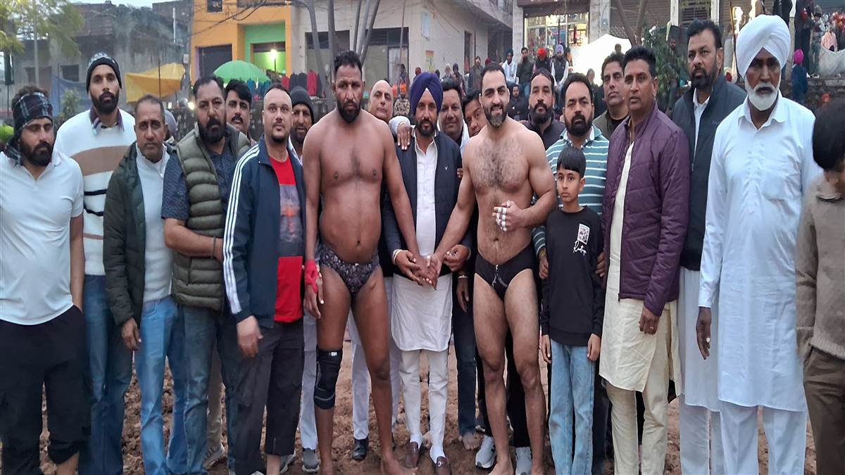 ਝੰਡੀ ਦੀ ਕੁਸ਼ਤੀ ਵਿਚ ਪਹਿਲਵਾਨ ਹਾਮੀਦ ਇਰਾਨੀ ਮੁੱਲਾਂਪੁਰ ਨੇ ਭੁਪਿੰਦਰ ਅਜਨਾਲਾ ਨੂੰ ਚਿੱਤ ਕੀਤਾ