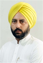10 ਲੱਖ ਰੁਪਏ ਤੱਕ ਮੁਫ਼ਤ ਇਲਾਜ ਦੇਣ ਦੀ ਕੀਤੀ ਸ਼ਲਾਘਾ
