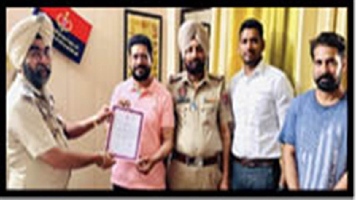 ਏਐੱਸਆਈ ਿਢੱਲੋਂ ਨੂੰ ਜਨਮ ਦਿਨ 'ਤੇ ਪ੍ਰਸ਼ੰਸਾ ਪੱਤਰ ਦੇ ਕੇ ਸਨਮਾਨਿਆ - ASI Raj ...