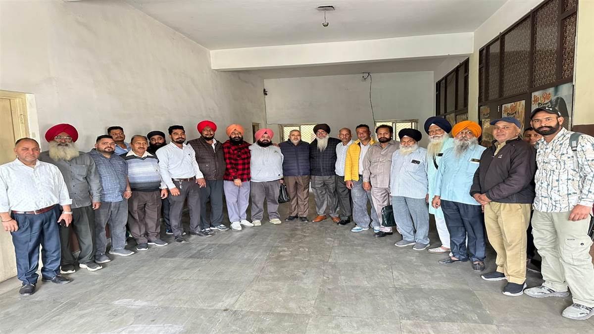 ਡਾਇਰੈਕਟਰ ਨਿਰਦੇਸ਼ਕ ਰਾਜੀਵ ਗੁਪਤਾ ਨੂੰ ਬਦਲਣ ਦੀ ਕੀਤੀ ਮੰਗ