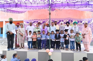 ਸਰਕਾਰੀ ਪ੍ਰਾਇਮਰੀ ਸਕੂਲ ਹਰੀਨੌ ’ਚ ਪ੍ਰੋਗਰਾਮ ਕਰਵਾਇਆ