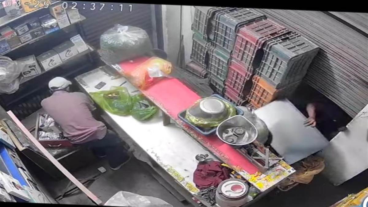 ਸ਼ਟਰ ਤੋੜ ਕੇ ਕੀਤੀ ਸਾਹੂ ਟੈਲੀਕਾਮ ’ਚ ਚੋਰੀ, ਲੱਖਾਂ ਦਾ ਸਾਮਾਨ ਕੀਤਾ ਚੋਰੀ