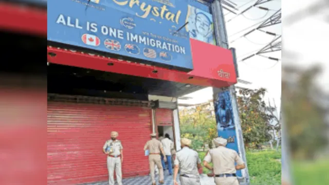 ਜਲੰਧਰ ਸਪਾ ਸੈਂਟਰ 'ਤੇ ਛਾਪਾ ਮਾਰਨ ਗਈ ਪੁਲਿਸ ਆਪ ਫਸੀ; ਮਾਲਕ ਬਾਹਰੋਂ ਤਾਲਾ ਲਗਾ ਕੇ ਹੋਇਆ ਫਰਾਰ; ਫਿਰ ਹੋਇਆ ਹਾਈ-ਵੋਲਟੇਜ ਡਰਾਮਾ