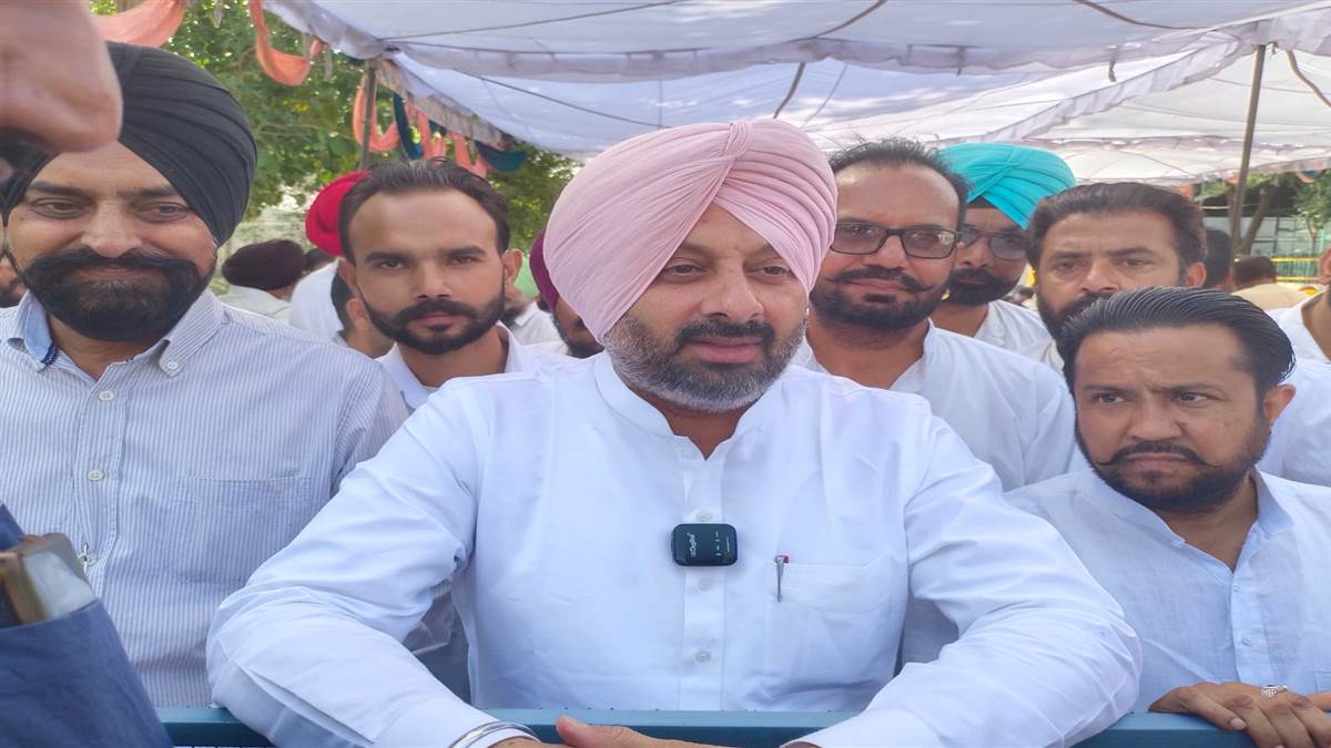 'ਪੁਲਿਸ ਨੂੰ ਗੁੰਡੇ ਬਣਾ ਕੇ ਰੱਖ ਦਿੱਤਾ', ਬਰਨਾਲਾ 'ਚ ਵੋਟਾਂ ਦੀ ਗਿਣਤੀ ਦੌਰਾਨ ਕਾਂਗਰਸੀ ਵਿਧਾਇਕ ਕਾਲਾ ਢਿੱਲੋਂ ਵੱਲੋਂ AAP ’ਤੇ ਧੱਕੇਸ਼ਾਹੀ ਦਾ ਦੋਸ਼