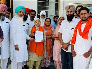 ਕਾਂਗਰਸ ਦੇ ਸਾਬਕਾ ਵਿਧਾਇਕ ਹਰਮਿੰਦਰ ਸਿੰਘ ਗਿੱਲ ਨੇ ਜੇਤੂ ਉਮੀਦਵਾਰਾਂ ਨੂੰ ਕੀਤਾ ਸਨਮਾਨਿਤ