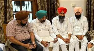 ਮੀਤ ਹੇਅਰ ਤੇ ਕਾਲਾ ਢਿੱਲੋਂ ਨੇ ਸੰਤ ਹਾਕਮ ਸਿੰਘ ਗੰਡਾ ਸਿੰਘ ਵਾਲੇ ਦੇ ਪਰਿਵਾਰ ਨਾਲ ਕੀਤਾ ਦੁੱਖ ਸਾਂਝਾ