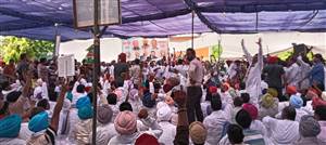ਫਾਰਮੇਸੀ ਪ੍ਰੀਖਿਆ ਵਿਵਾਦ: ਬਾਬਾ ਫਰੀਦ ਯੂਨੀਵਰਸਿਟੀ ਅੱਗੇ ਕਾਂਗਰਸ ਦਾ ਵਿਸ਼ਾਲ ਧਰਨਾ, ਚਰਨਜੀਤ ਚੰਨੀ ਸਣੇ ਵੱਡੇ ਆਗੂਆਂ ਨੇ ਖੋਲ੍ਹਿਆ ਮੋਰਚਾ