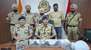 ਫਾਜ਼ਿਲਕਾ ਪੁਲਿਸ ਦੀ ਵੱਡੀ ਕਾਰਵਾਈ, ਦਿੱਲੀ ਦਾ ਹਥਿਆਰ ਤਸਕਰ 5 ਨਾਜਾਇਜ਼ ਪਿਸਤੌਲਾਂ ਤੇ 6 ਮੈਗਜ਼ੀਨਾਂ ਸਮੇਤ ਗ੍ਰਿਫ਼ਤਾਰ