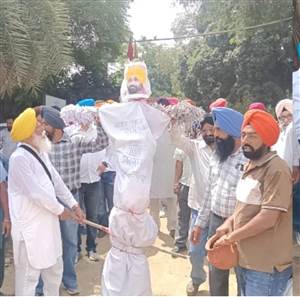 ਮੰਡਲ ਜੰਡਿਆਲਾ ਗੁਰੂ ਵਿਖੇ ਵਿਸ਼ਾਲ ਅਰਥੀ ਫੂਕ ਰੋਸ ਪ੍ਰਦਰਸ਼ਨ ਕੀਤਾ