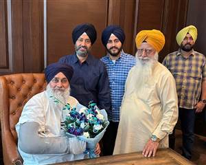 ਸੁਖਬੀਰ ਬਾਦਲ ਨੂੰ ਮਿਲੇ ਲੁਧਿਆਣਾ ਪੱਛਮੀ ਦੇ ਅਕਾਲੀ ਆਗੂ