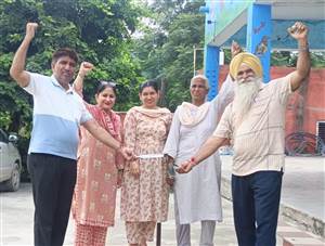 ਮੁੱਖ ਮੰਤਰੀ ਦੇ ਟਵੀਟ ਦੀਆਂ ਕਾਪੀਆਂ ਸਾੜ ਕੇ ਅਧਿਆਪਕਾਂ ਨੇ ਜਤਾਇਆ ਰੋਸ