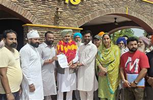 ਵਿੱਤ ਮੰਤਰੀ ਨੇ ਪਿੰਡਾਂ ਦੇ ਵਿਕਾਸ ਕਾਰਜਾਂ ਲਈ ਕਰੋੜਾਂ ਦੇ ਚੈੱਕ ਵੰਡੇ