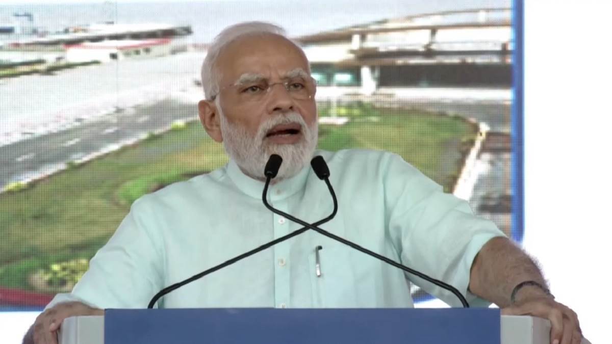 PM Modi inaugurated projects worth Rs 3400 crore said Surat will benefit from the new logistics policy