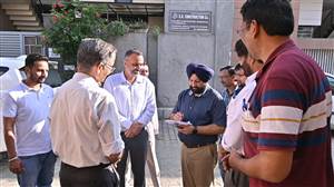 ਰੋਲ ਆਬਜ਼ਰਵਰ ਨੇ ਘਰਾਂ ਤੱਕ ਪਹੁੰਚ ਕਰਕੇ ਫਾਰਮਾਂ ਦੀ ਕੀਤੀ ਸੁਪਰ ਚੈਕਿੰਗ