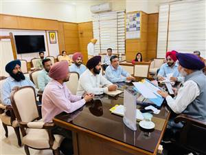 ਆਊਟਸੋਰਸ ਮੁਲਾਜ਼ਮਾਂ ਨੂੰ ਕੰਟਰੈਕਟ ’ਤੇ ਕਰਨ ਦਾ ਹੁਕਮ