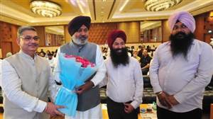 Rattan Punjab De Award : ‘ਸਖ਼ਤ ਮਿਹਨਤ, ਲਗਨ ਤੇ ਇਮਾਨਦਾਰੀ ਹੀ ਸਫ਼ਲਤਾ ਦੀ ਅਸਲ ਕੁੰਜੀ’,‘ਪੰਜਾਬੀ ਜਾਗਰਣ’ ਦੇ ਚੌਥੇ ਸੂਬਾ ਪੱਧਰੀ ਐਵਾਰਡ ਸਮਾਰੋਹ ’ਚ ਪੁੱਜੇ ਖਜ਼ਾਨਾ ਮੰਤਰੀ ਚੀਮਾ