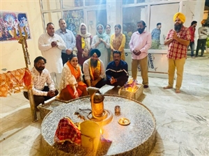 ਜਸਦੀਪ ਕੌਰ ਤੇ ਯਾਦੂ ਗੌਵਰਧਨ ਗਊਸ਼ਾਲਾ ਤੇ ਭਗਵਾਨ ਵਾਲਮੀਕਿ ਮੰਦਰ ਹੋਏ ਨਤਮਸਤਕ