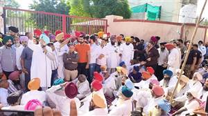 ਪੁਲਿਸ ਗੈਂਗਸਟਾਰਾਂ ਦੇ ਗੁੰਡਿਆਂ ਦੇ ਥੱਲੇ ਲੱਗੀ, ਜਨਤਾ ਨੂੰ ਕਿੱਥੋਂ ਮਿਲੂ ਇਨਸਾਫ਼: ਰੰਧਾਵਾ