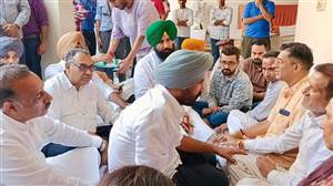 ਰਾਜਾ ਵੜਿੰਗ ਨੇ ਰਾਹੁਲ ਸ਼ਰਮਾ ਦੇ ਪਰਿਵਾਰ ਨਾਲ ਕੀਤਾ ਦੁੱਖ ਸਾਂਝਾ