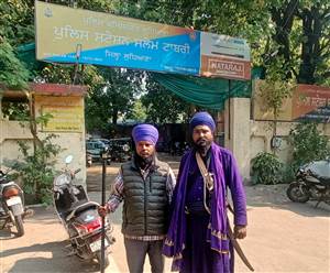 ਪਾਬੰਦੀਸ਼ੁਦਾ ਗੋਲ਼ੀਆਂ ਵੇਚਣ ਦੇ ਦੋਸ਼ ’ਚ ਨਿਹੰਗ ਸਿੰਘਾਂ ਨੇ ਤਿੰਨ ਵਿਅਕਤੀ ਕੀਤੇ ਕਾਬੂ