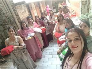 ਸੁਹਾਗਣਾਂ ਨੇ ਪਤੀਆਂ ਦੀ ਲੰਮੀ ਉਮਰ ਲਈ ਰੱਖਿਆ ਕਰਵਾ ਚੌਥ ਦਾ ਵਰਤ