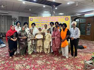 ਬੀਬਾ ਜਿੰਦਪ੍ਰੀਤ ਕੌਰ ਦੇ ਜਥੇ ਨੇ ਕੀਰਤਨ ਕਰ ਕੇ ਸੰਗਤ ਕੀਤਾ ਨਿਹਾਲ