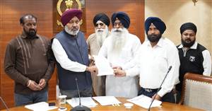 ਵਿੱਤ ਮੰਤਰੀ ਹਰਪਾਲ ਸਿੰਘ ਚੀਮਾ  ਵੱਲੋਂ ਵਿਭਾਗਾਂ ਨੂੰ ਯੋਗ ਆਊਟਸੋਰਸ ਮੁਲਾਜ਼ਮਾਂ ਨੂੰ ਠੇਕੇ 'ਤੇ ਲਿਆਉਣ ਦੀ ਪ੍ਰਕਿਰਿਆ ਵਿੱਚ ਤੇਜ਼ੀ ਲਿਆਉਣ ਦੇ ਨਿਰਦੇਸ਼