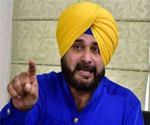 ਨਵਜੋਤ ਸਿੱਧੂ ਨੇ ਕੇਜਰੀਵਾਲ ਨੂੰ ਦਿੱਤਾ ਮੋੜਵਾਂ ਜਵਾਬ, ਕਿਹਾ-ਜਿਨ੍ਹਾਂ ਦੇ ਆਪਣੇ ਘਰ ਸ਼ੀਸ਼ੇ ਦੇ ਹੋਣ ਉਹ ਦੂਜਿਆਂ 'ਤੇ ਪੱਥਰ ਨਹੀਂ ਸੁੱਟਦੇ