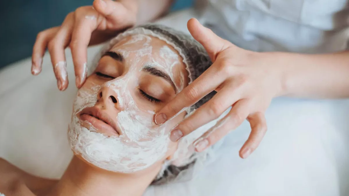 Disadvantages of Facial:  : ਵਾਰ-ਵਾਰ ਫੇਸ਼ੀਅਲ ਕਰਵਾਉਣਾ ਫਾਇਦੇ ਦੀ ਬਜਾਏ ਨੁਕਸਾਨ ਪਹੁੰਚਾ ਸਕਦੈ ਤੁਹਾਡੀ ਚਮੜੀ ਨੂੰ