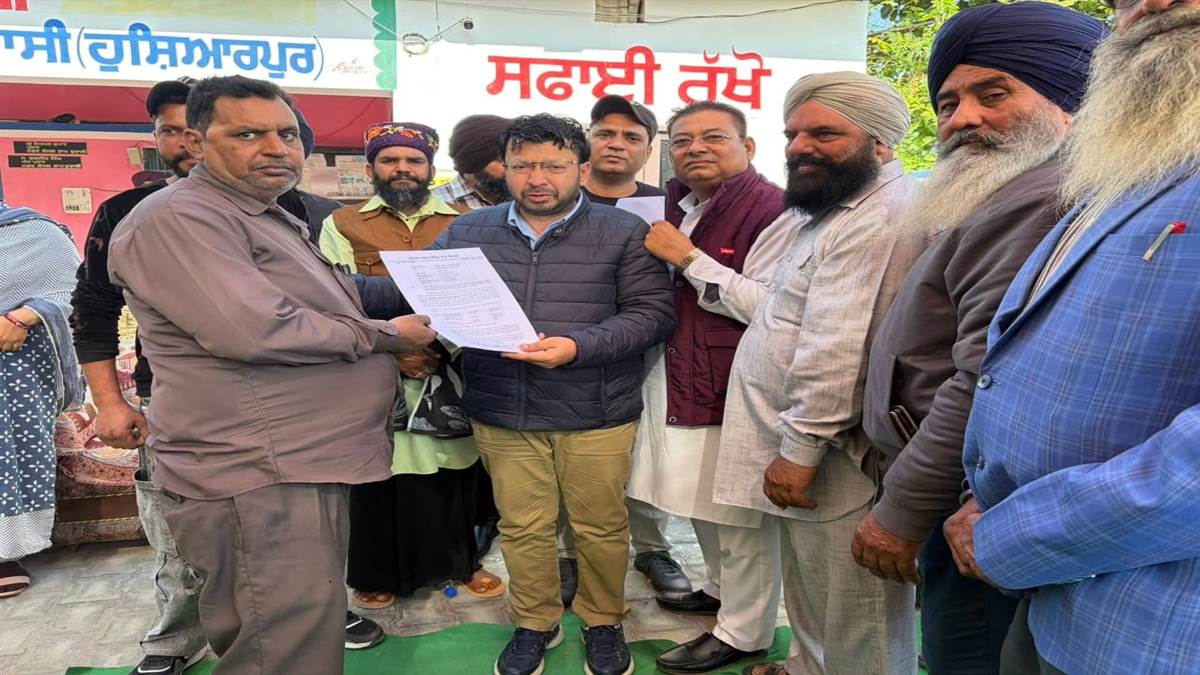 ਕੈਬਨਿਟ ਮੰਤਰੀ ਡਾ. ਰਵਜੋਤ ਨੇ ਸ਼ਾਮ ਚੁਰਾਸੀ ’ਚ 61 ਪਰਿਵਾਰਾਂ ਨੂੰ 1.50 ਕਰੋੜ ਦੇ ਚੈੱਕ ਵੰਡੇ